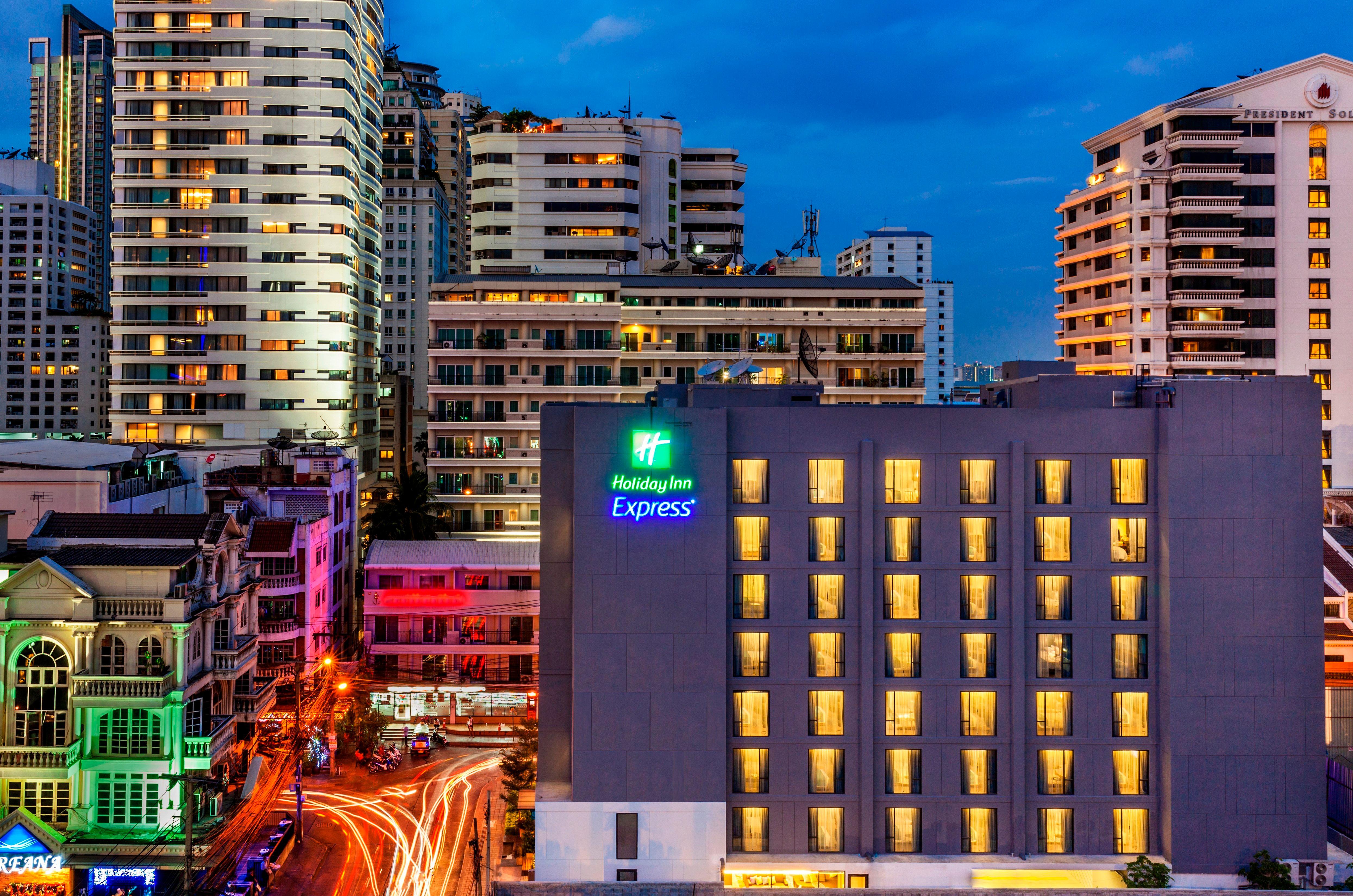 Holiday Inn Express Bangkok Sukhumvit 11, An Ihg Hotel Exterior photo